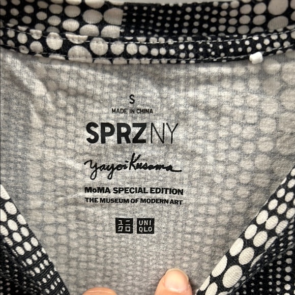 Uniqlo Black and White Geometric Short Sleeve Tee - Picture 2 of 4